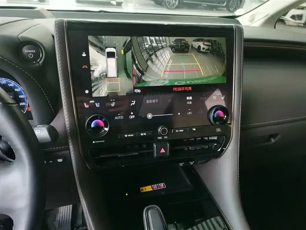 Toyota Alphard — фото 3