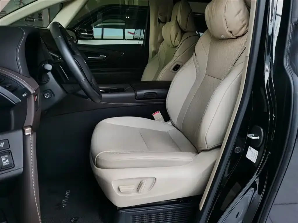 Toyota Alphard — фото 7