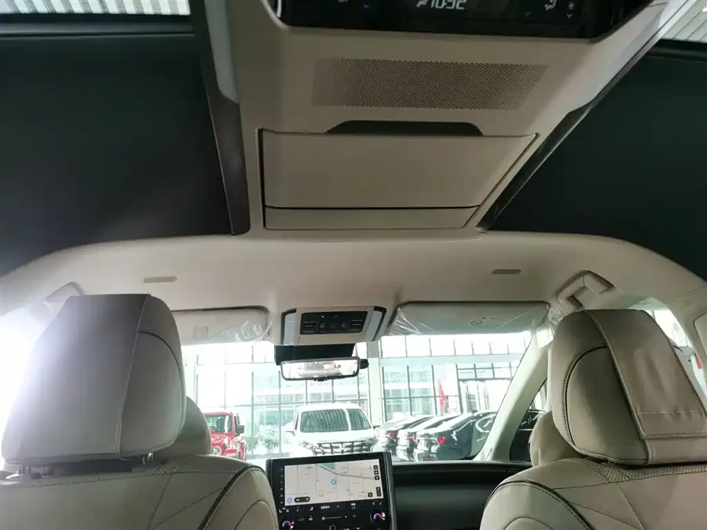 Toyota Alphard — фото 9