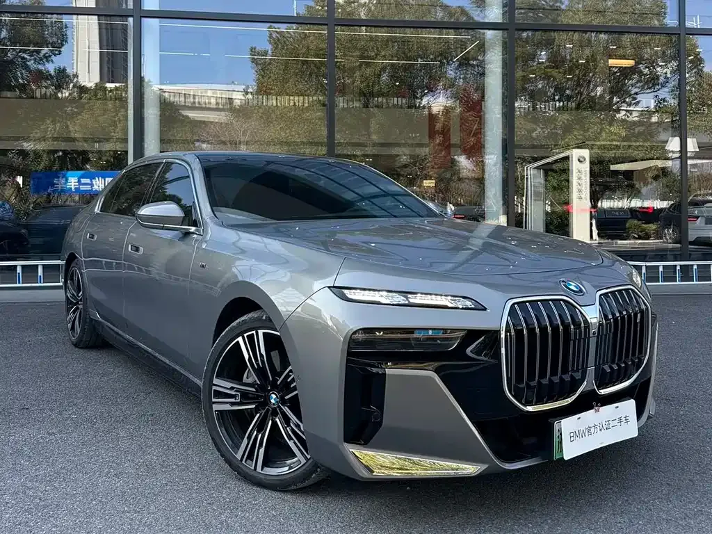 BMW i7 — фото 1