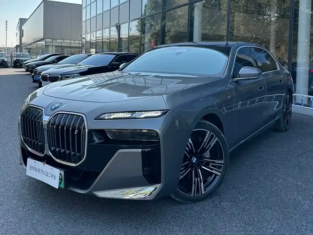 BMW i7 — фото 6