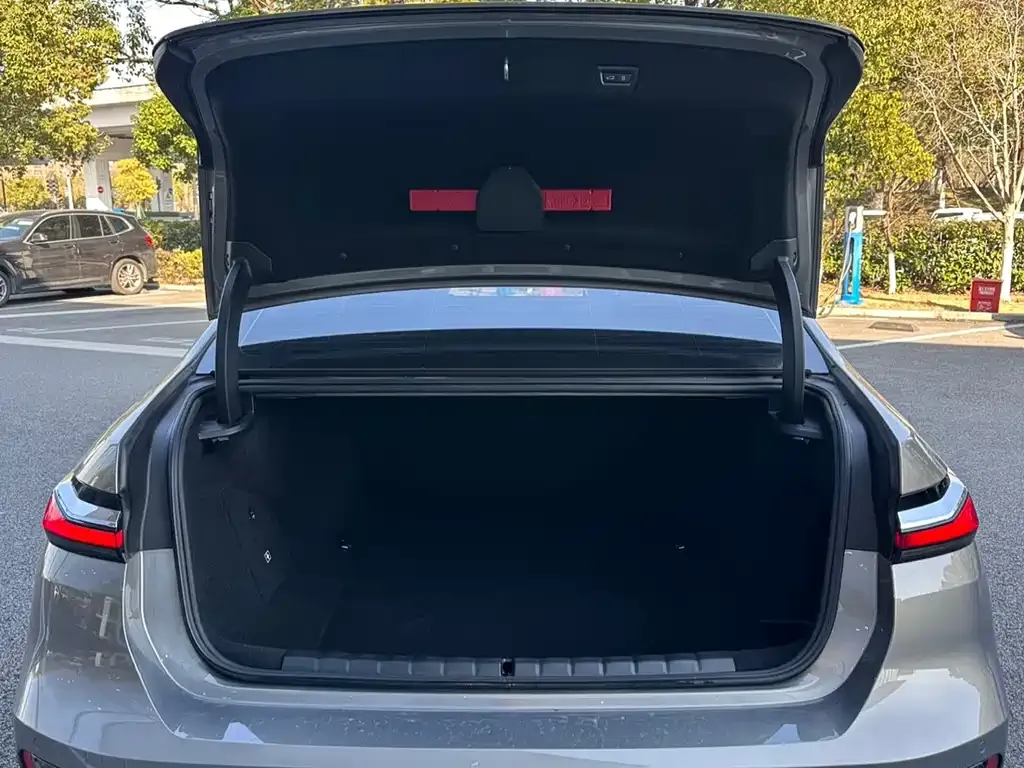 BMW i7 — фото 2