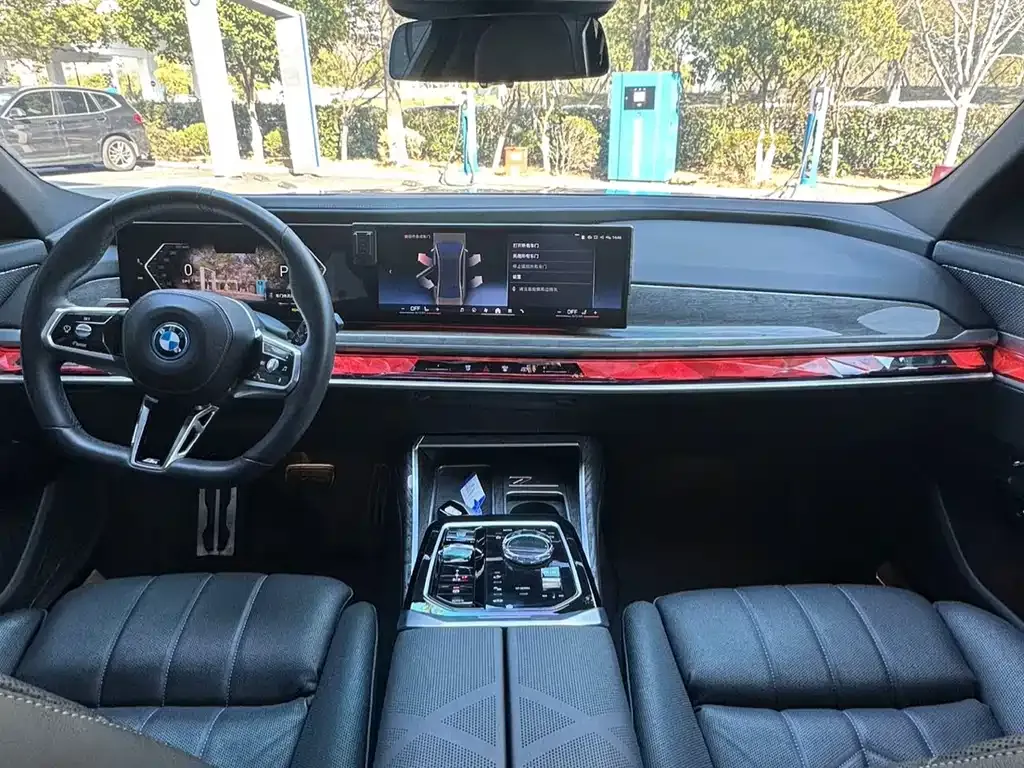BMW i7 — фото 7