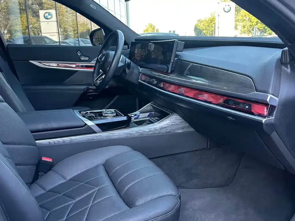BMW i7 — фото 3