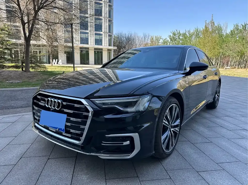 Audi A6L — фото 1