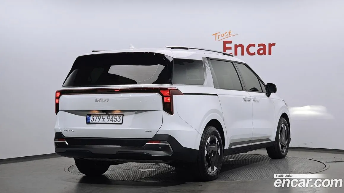 Kia Carnival — фото 10