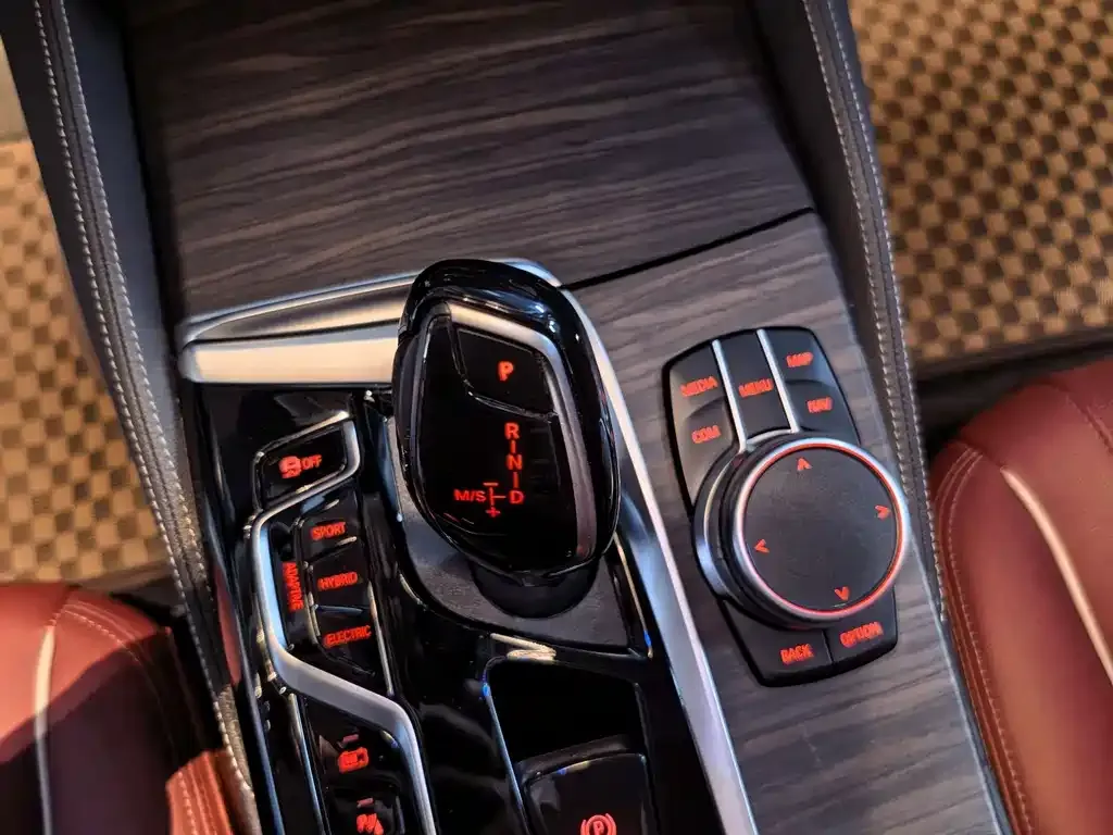 BMW 5 Series New Energy — фото 8