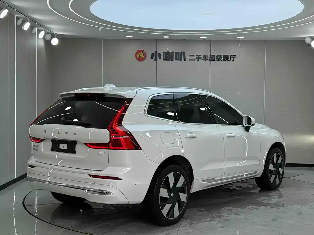 Volvo XC60 PHEV — фото 2