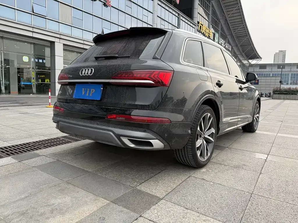 Audi Q7 — фото 8
