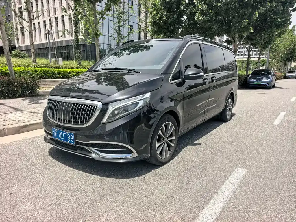 Mercedes-Benz V-Class — фото 1