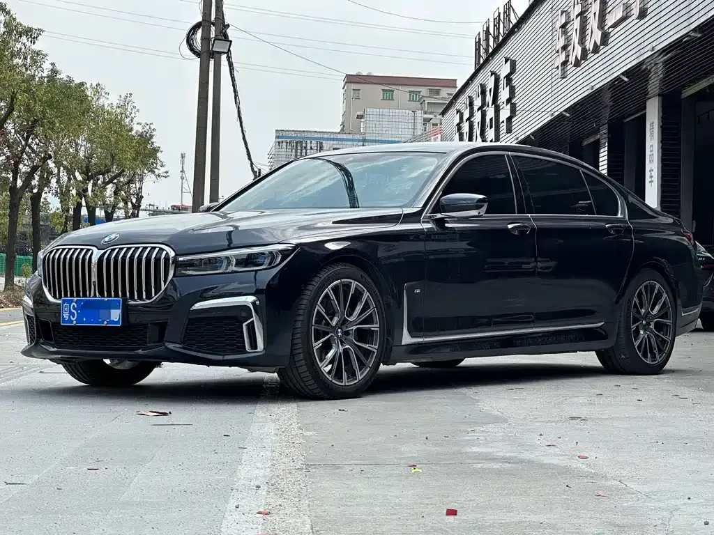 BMW 7 Series — фото 1