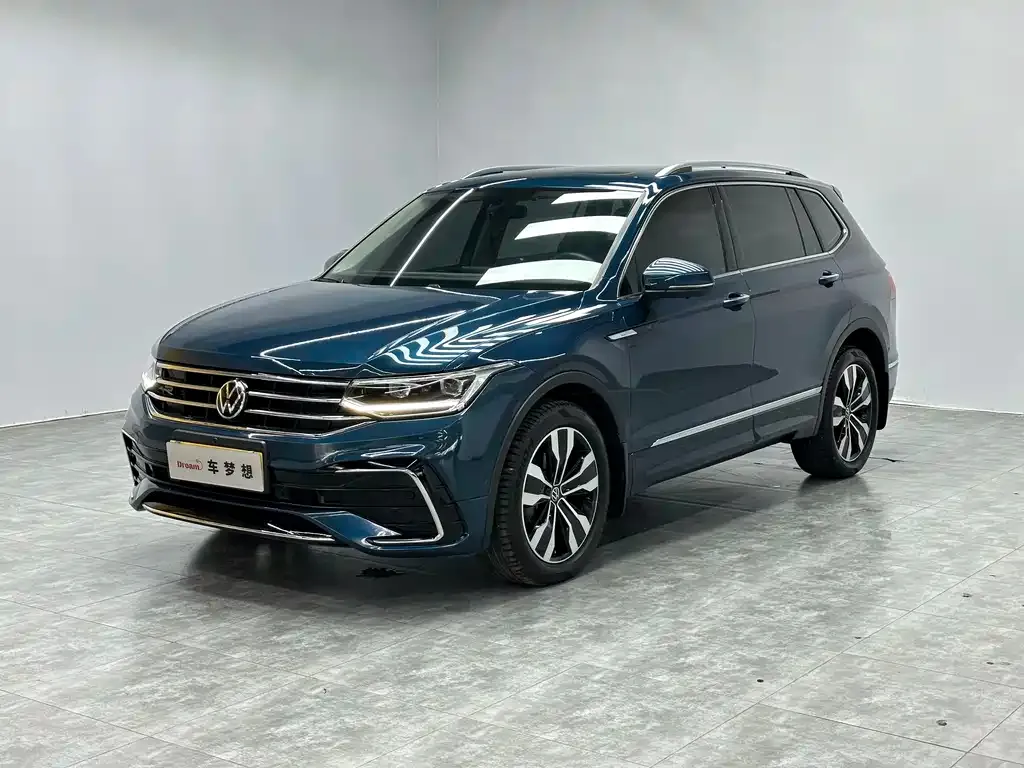 Volkswagen Tiguan L — фото 1
