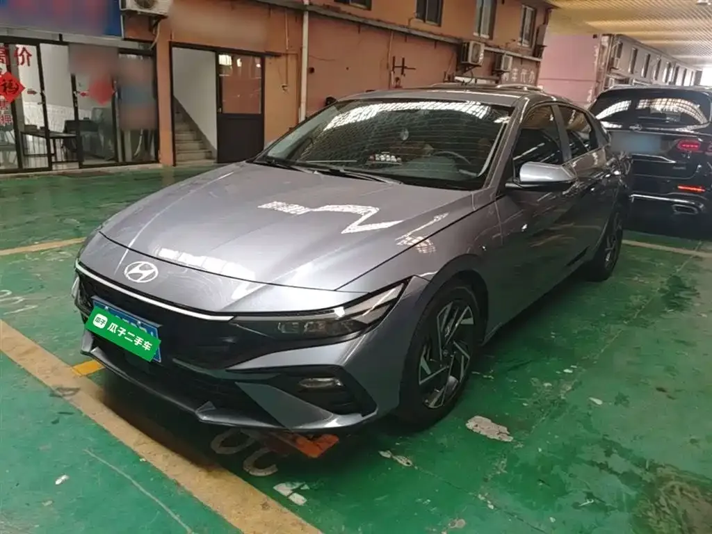 Hyundai Elantra — фото 1