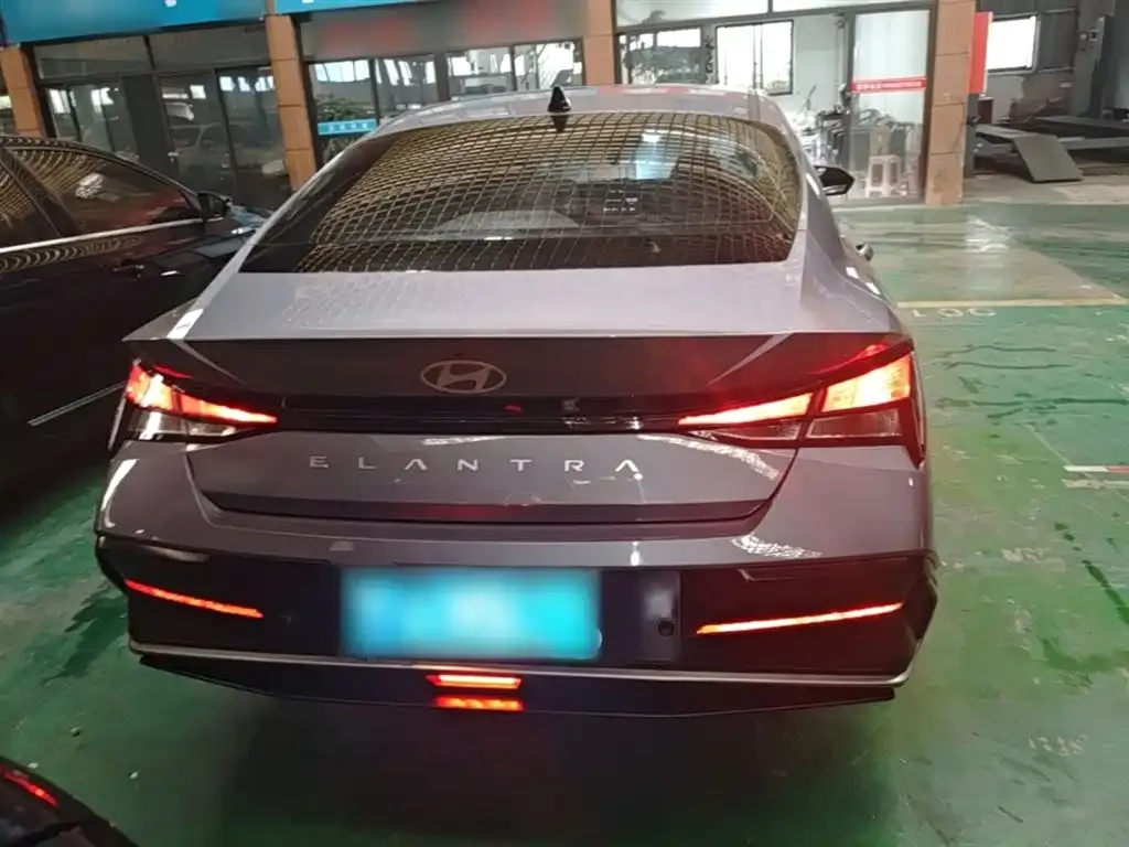 Hyundai Elantra — фото 3