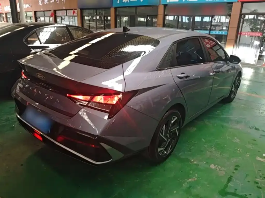 Hyundai Elantra — фото 2