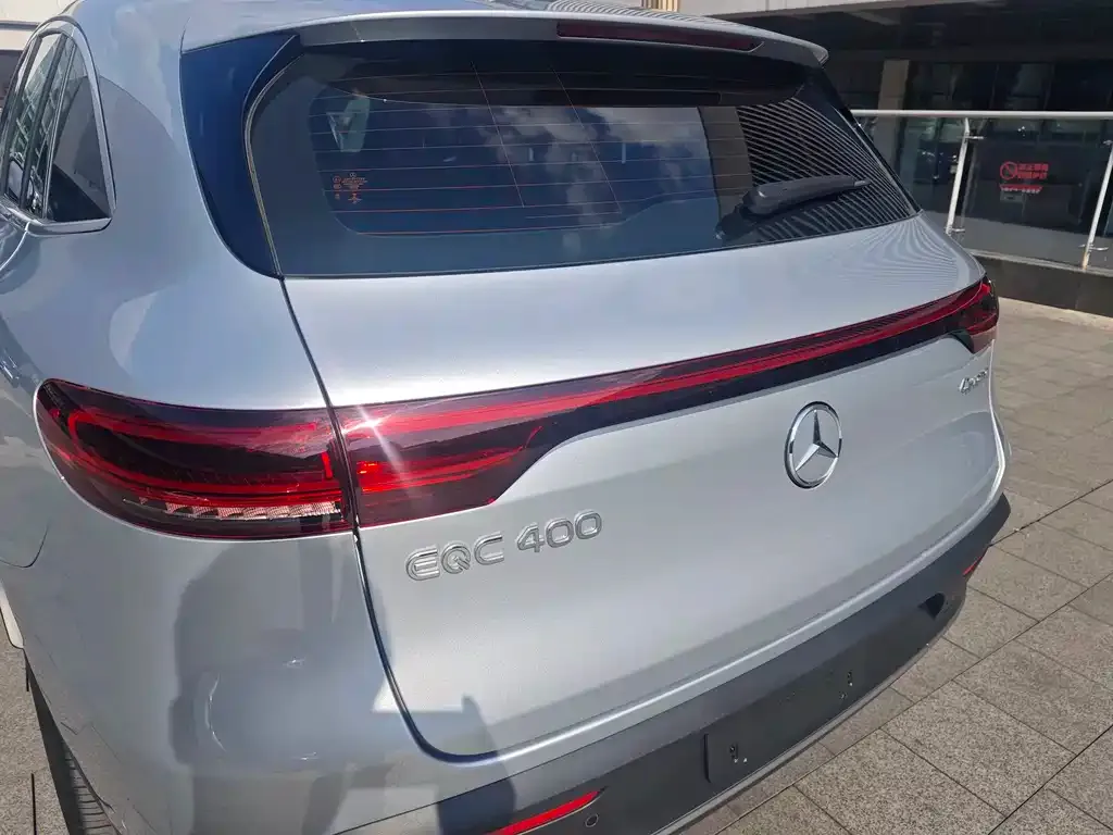 Mercedes-Benz EQC — фото 9