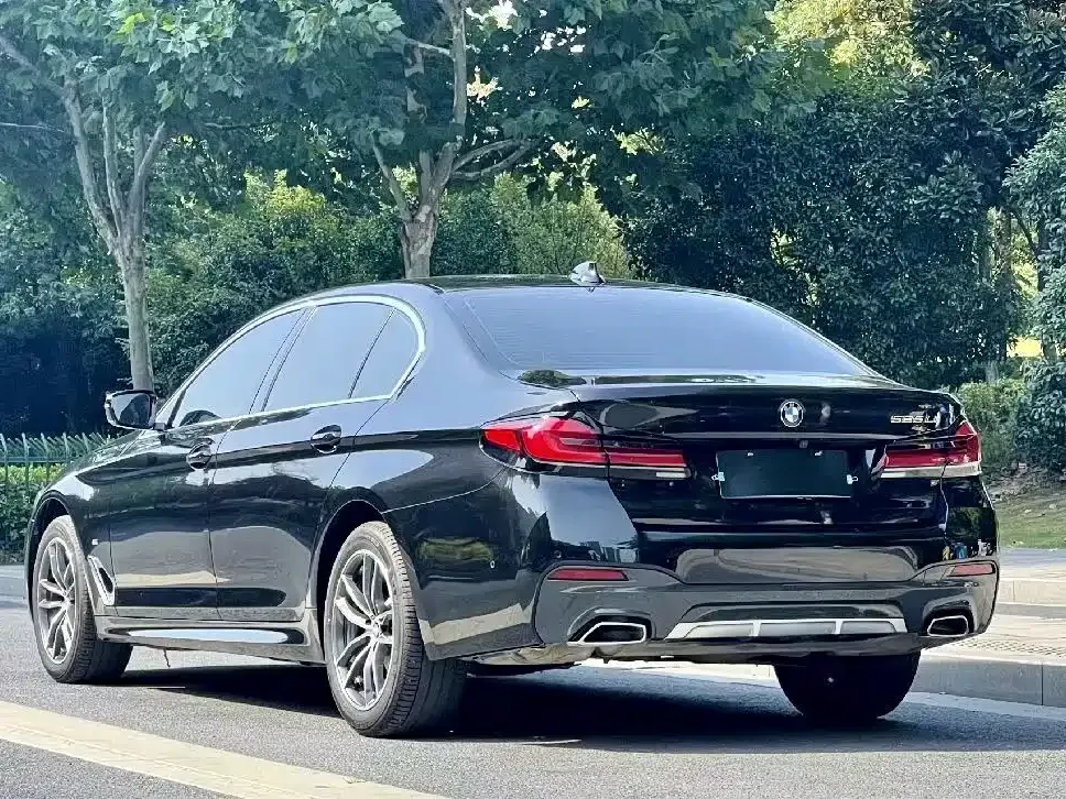 BMW 5 Series — фото 9