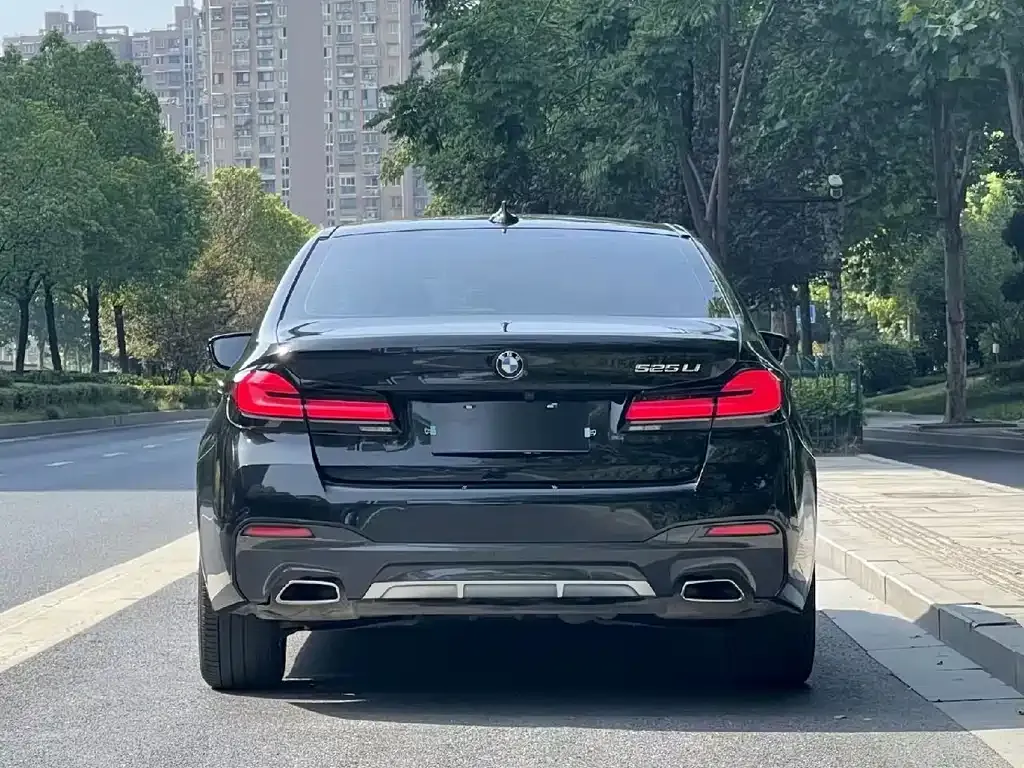 BMW 5 Series — фото 5