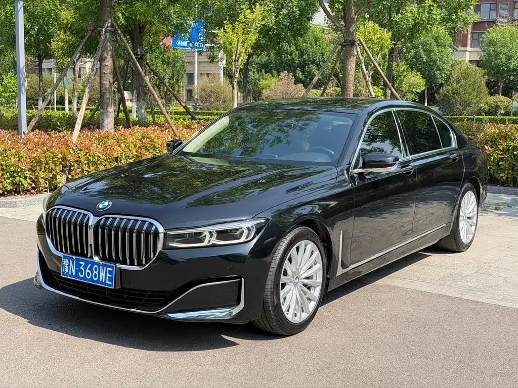 BMW 7 Series — фото 1