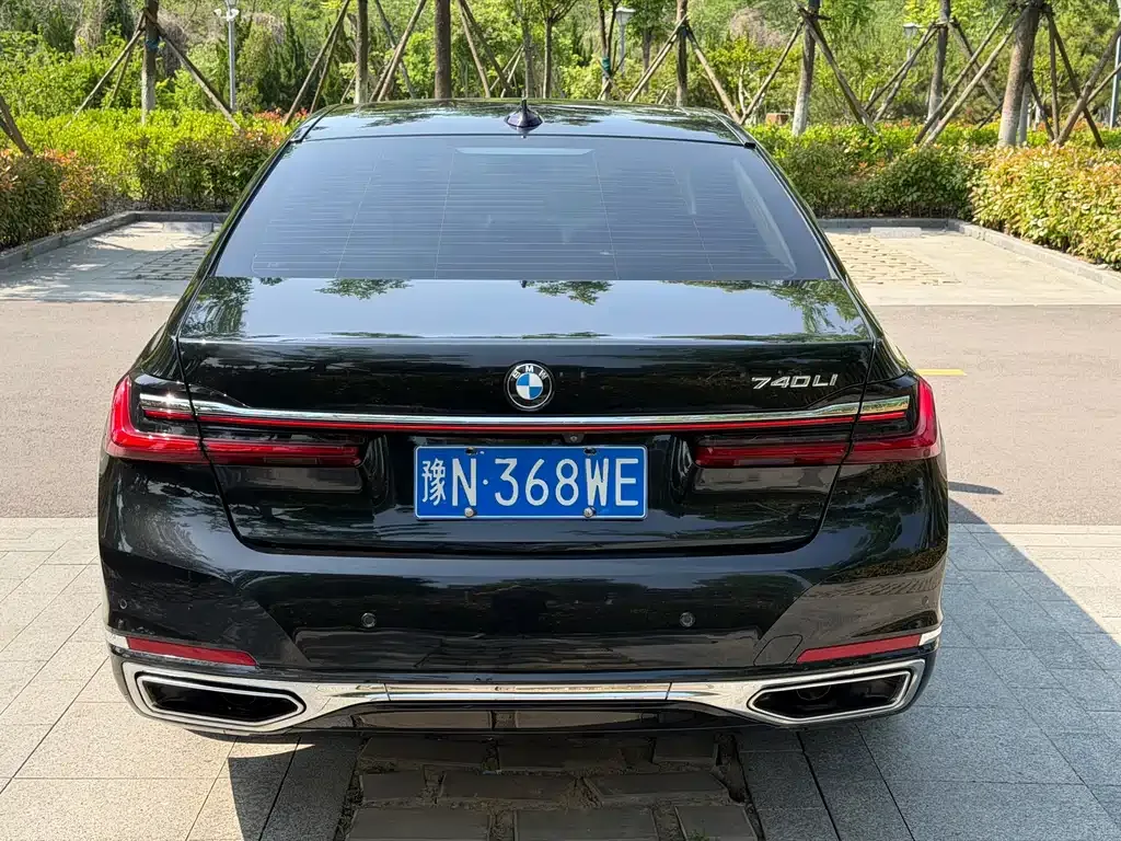 BMW 7 Series — фото 9