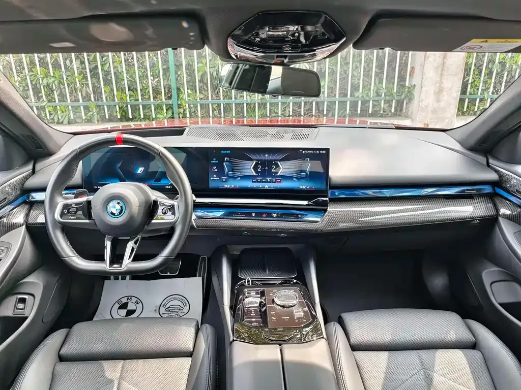 BMW i5 M60 — фото 10