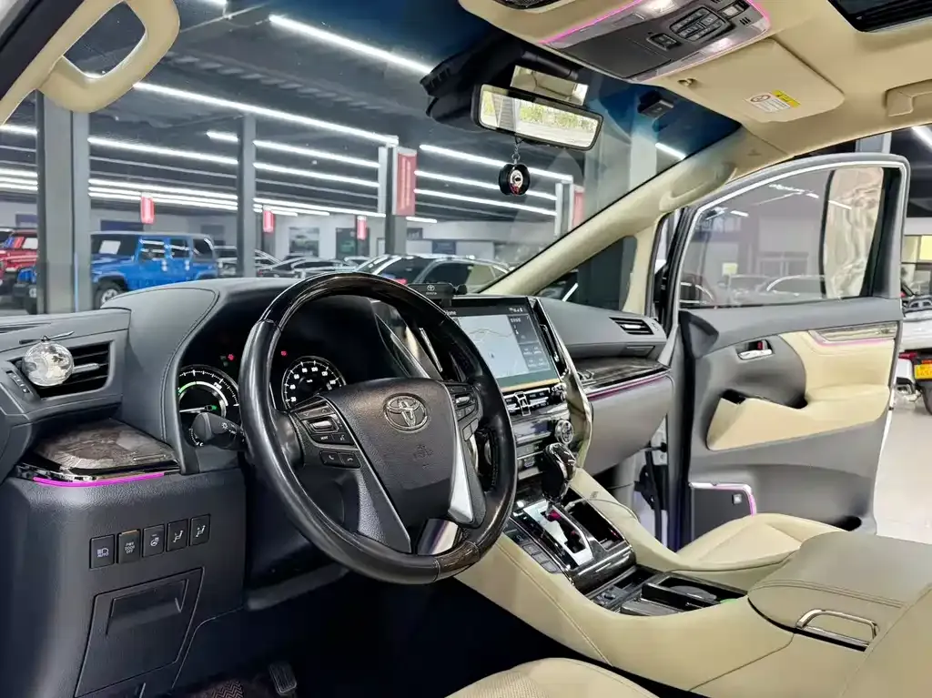 Toyota Vellfire — фото 6