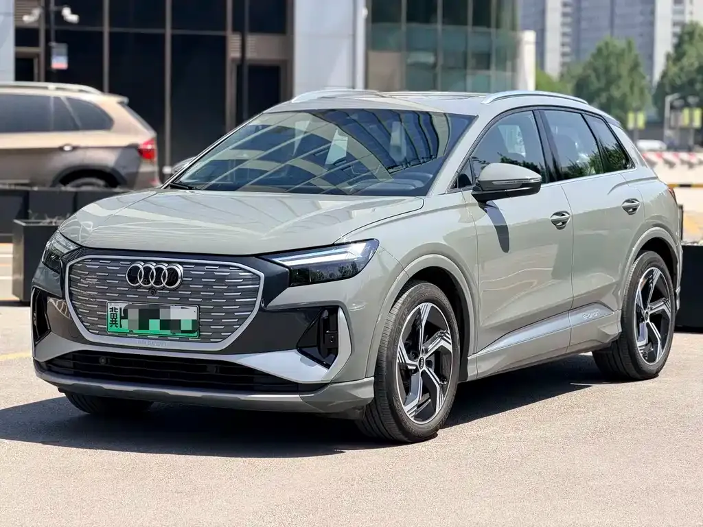 Audi Q4 e-tron — фото 1