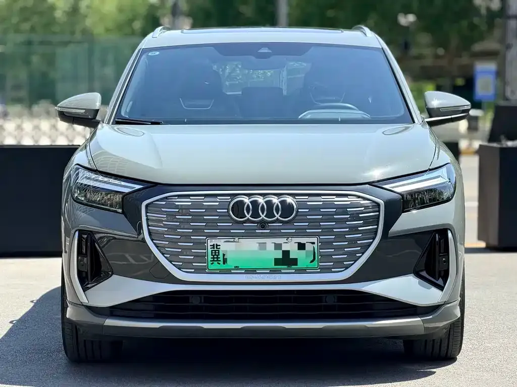 Audi Q4 e-tron — фото 4