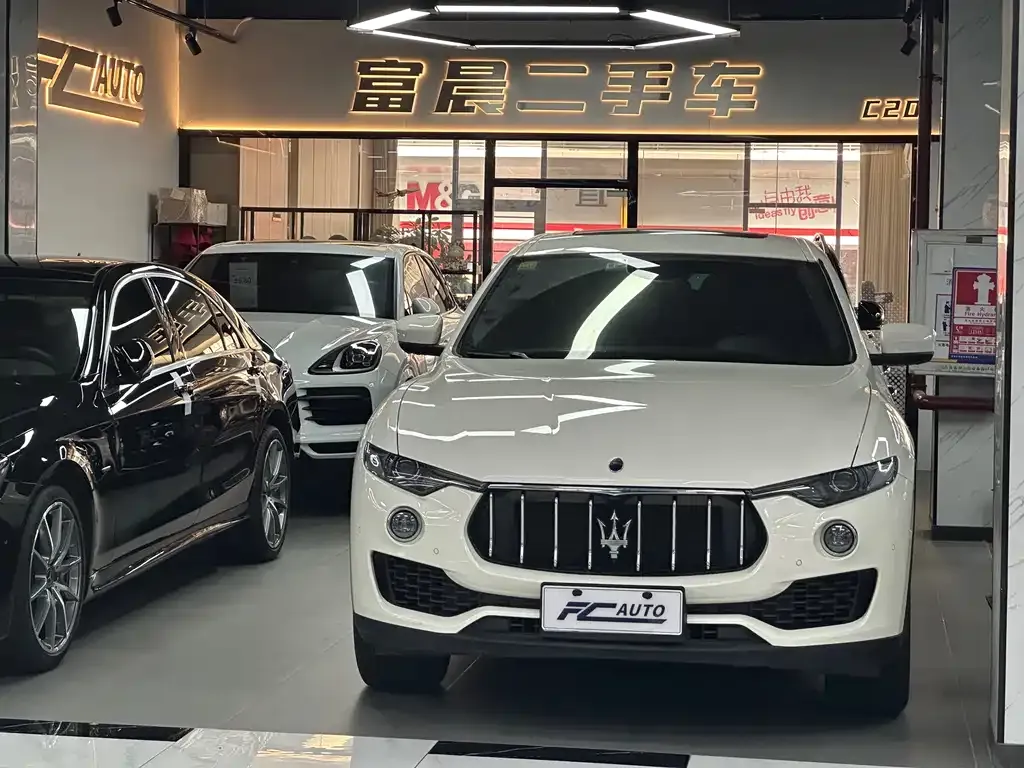 Maserati Levante — фото 1