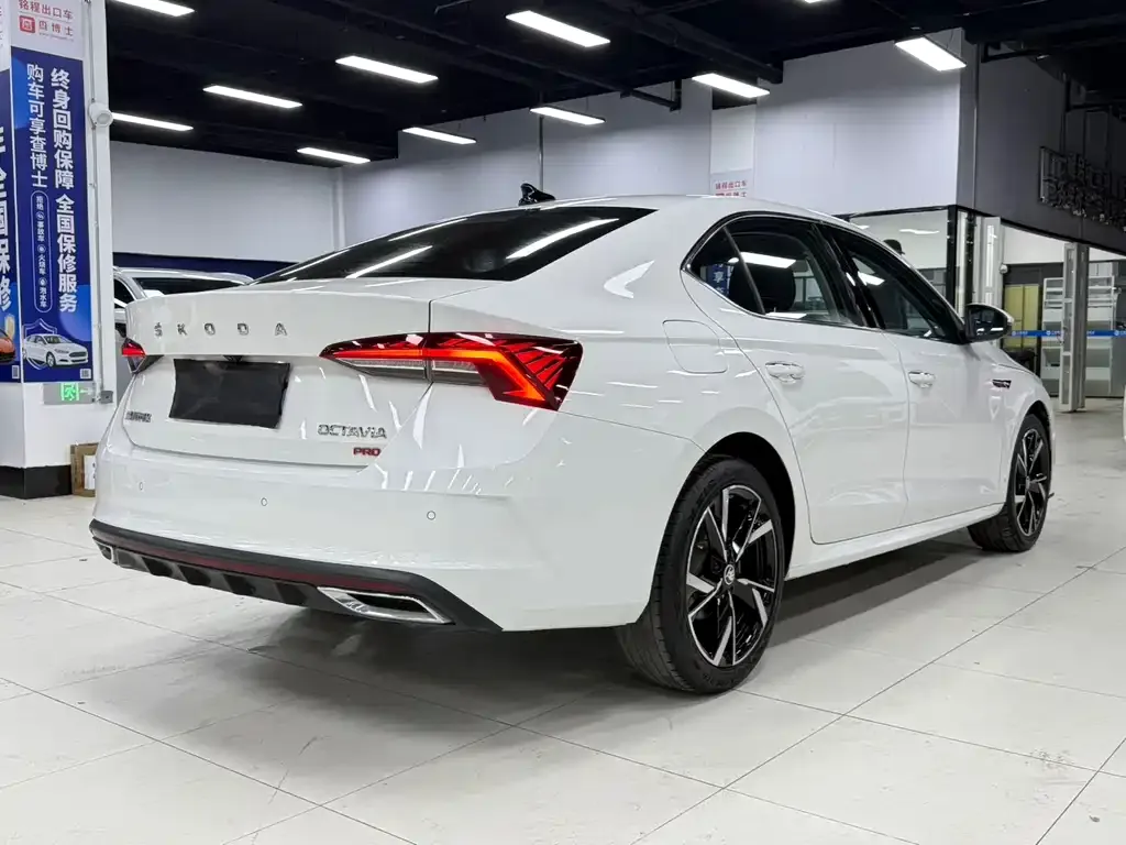 Skoda Octavia — фото 8