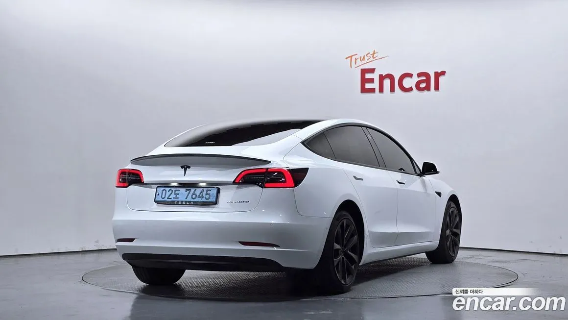Tesla Model 3 — фото 4