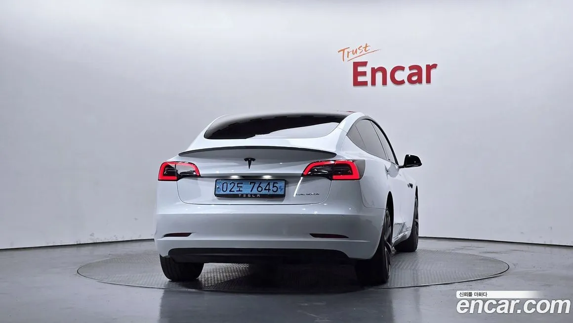Tesla Model 3 — фото 3