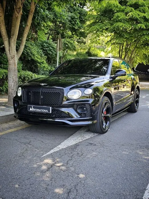 Bentley Bentayga — фото 1