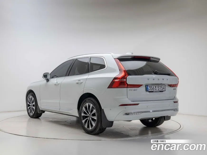 Volvo XC60 — фото 10