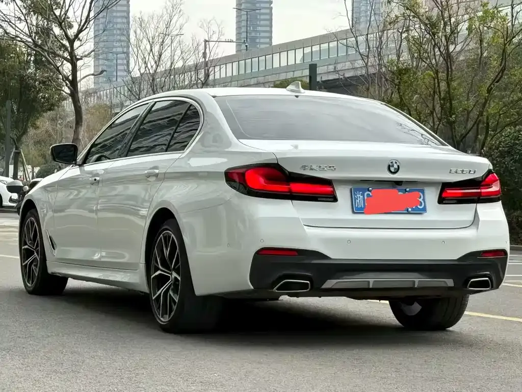 BMW 5 Series — фото 6