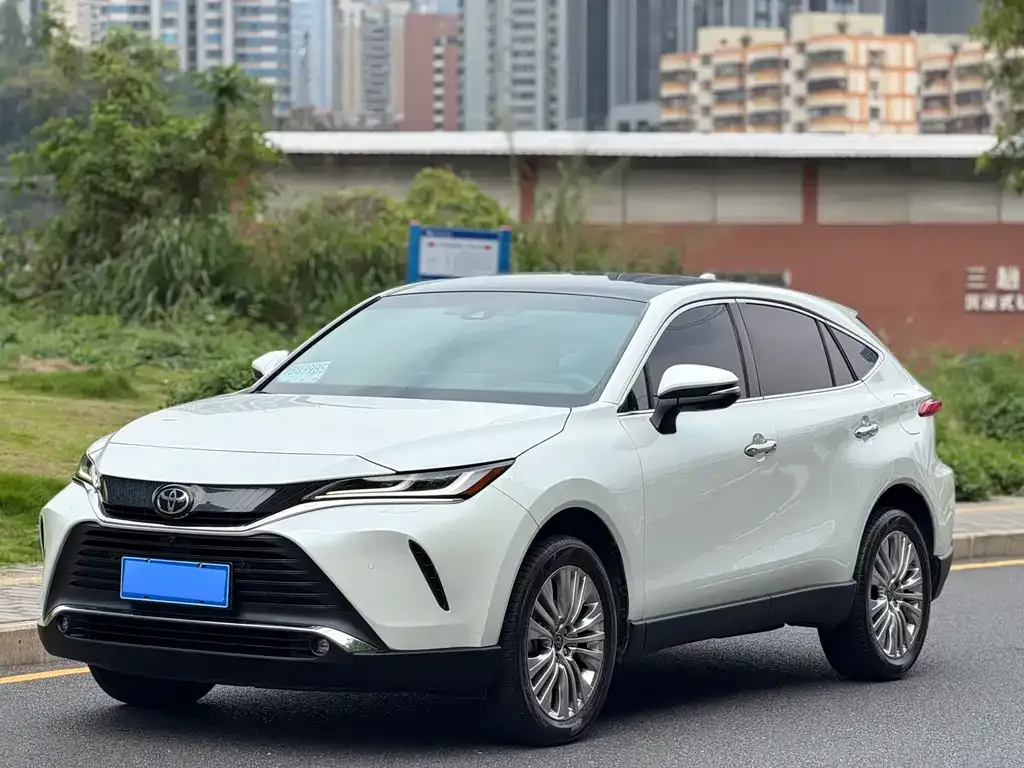 Toyota Harrier — фото 1