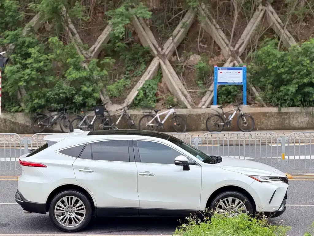 Toyota Harrier — фото 10