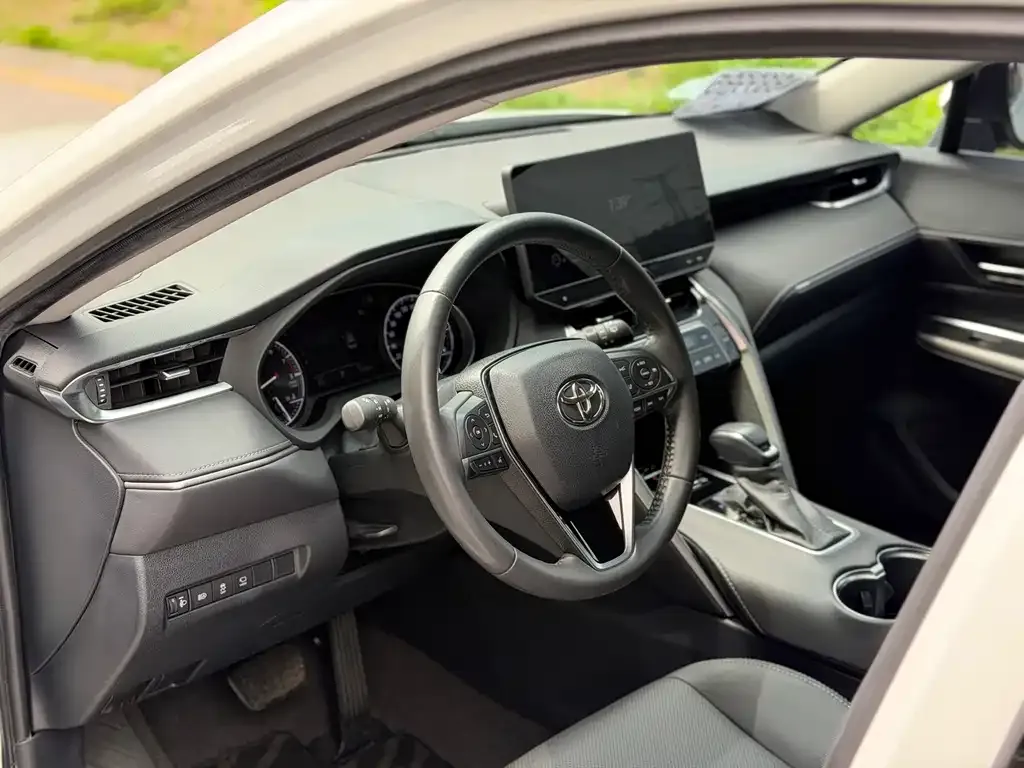 Toyota Harrier — фото 6