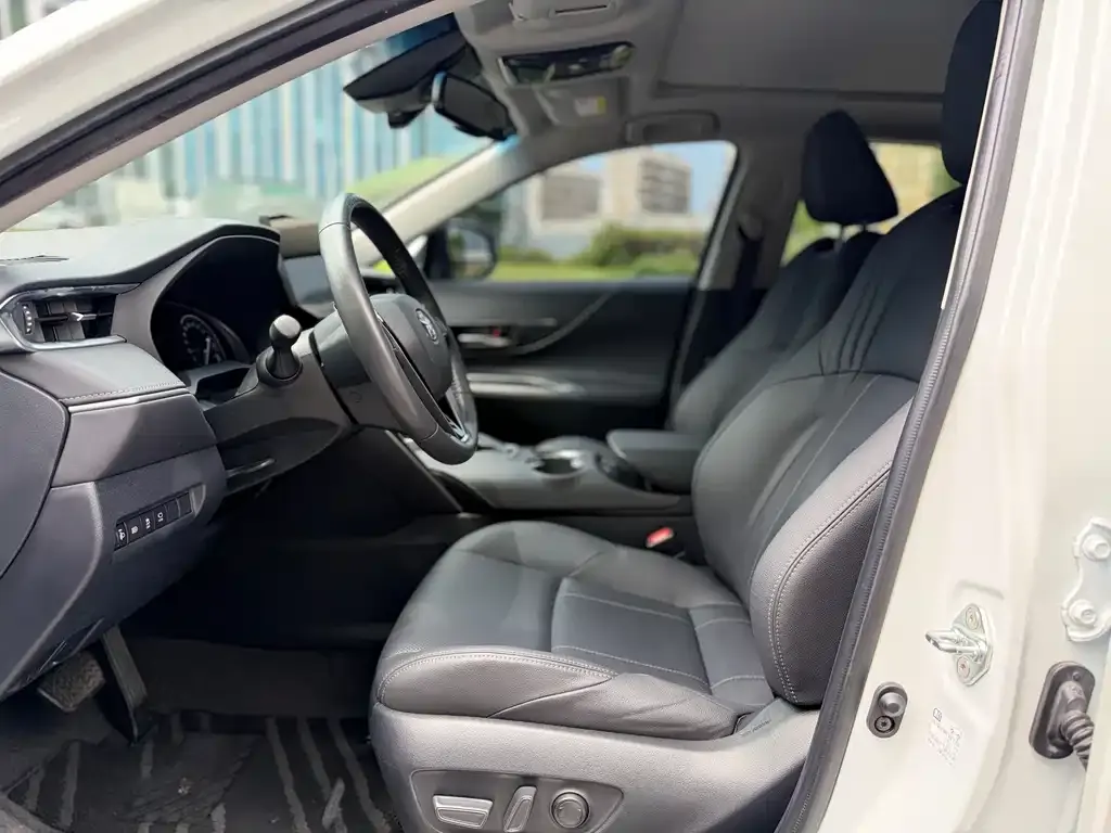 Toyota Harrier — фото 3