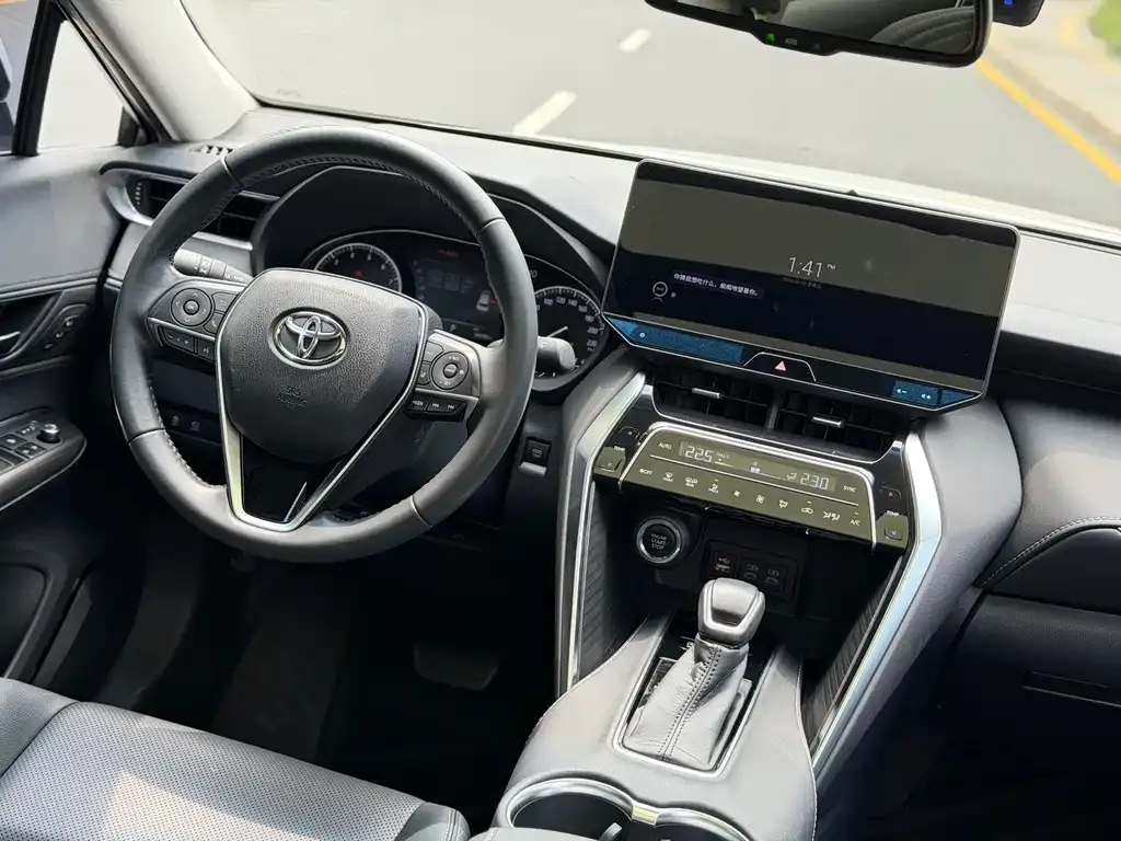 Toyota Harrier — фото 7