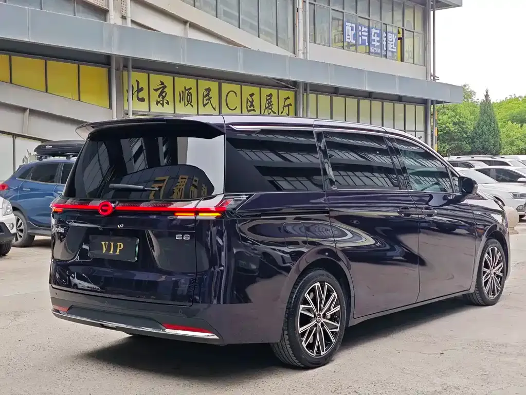 GAC Motor E8 Hybrid — фото 9