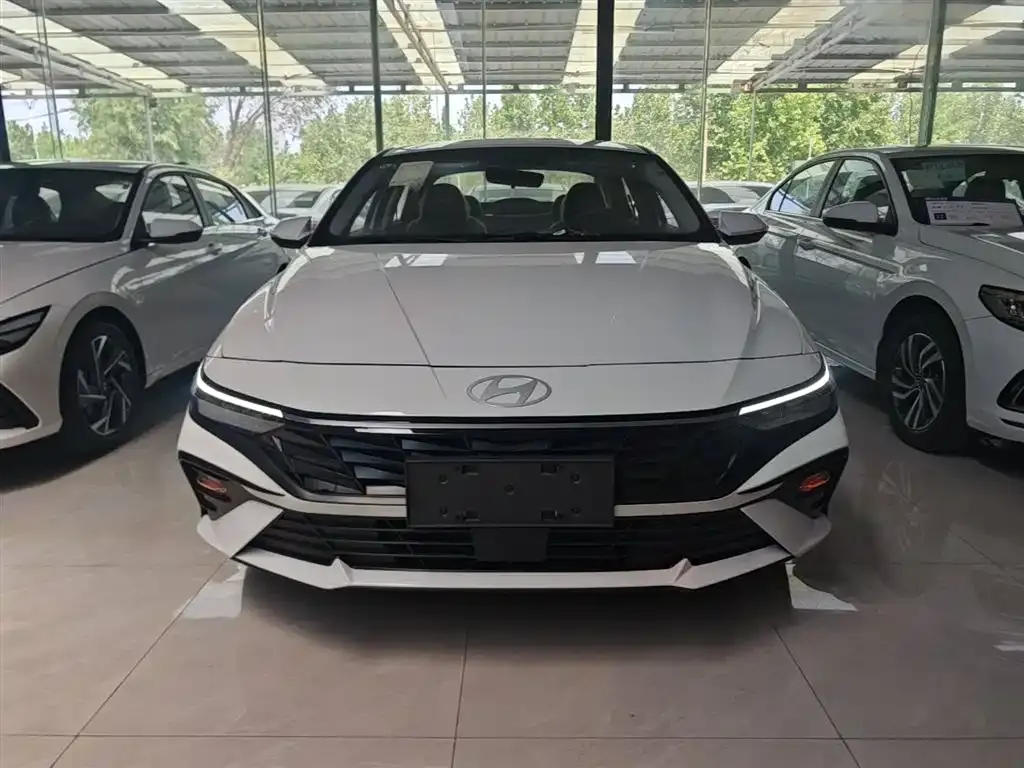 Hyundai Elantra — фото 5