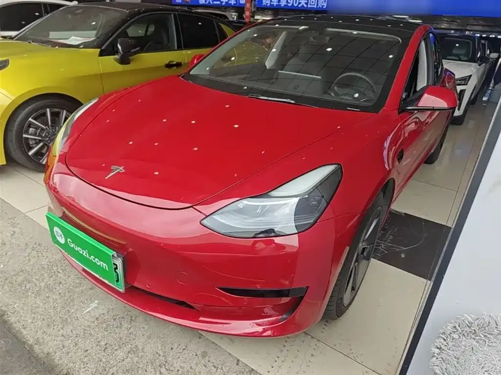 Tesla Model 3 — фото 1