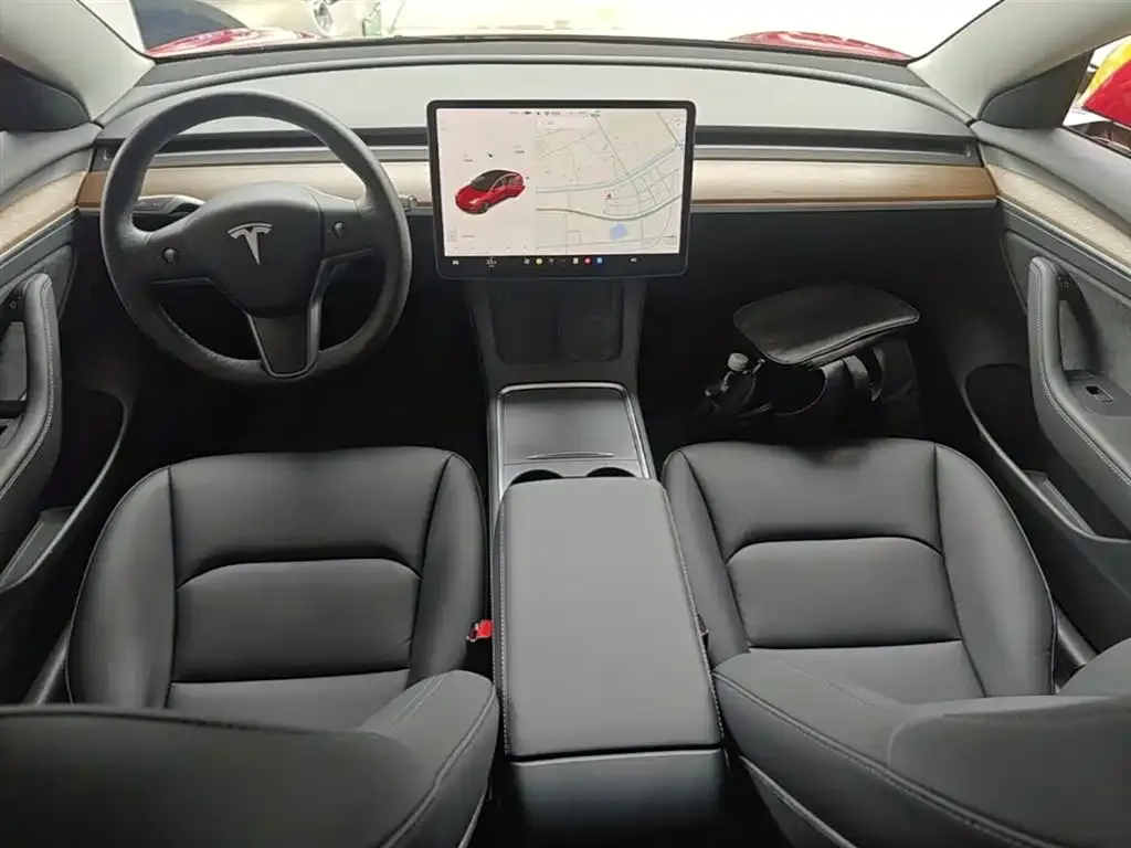 Tesla Model 3 — фото 8