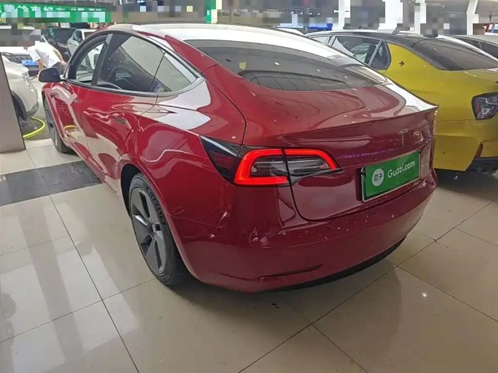 Tesla Model 3 — фото 4