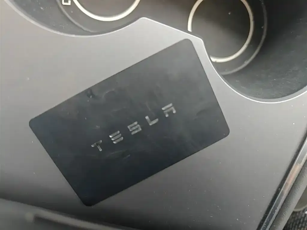 Tesla Model 3 — фото 2