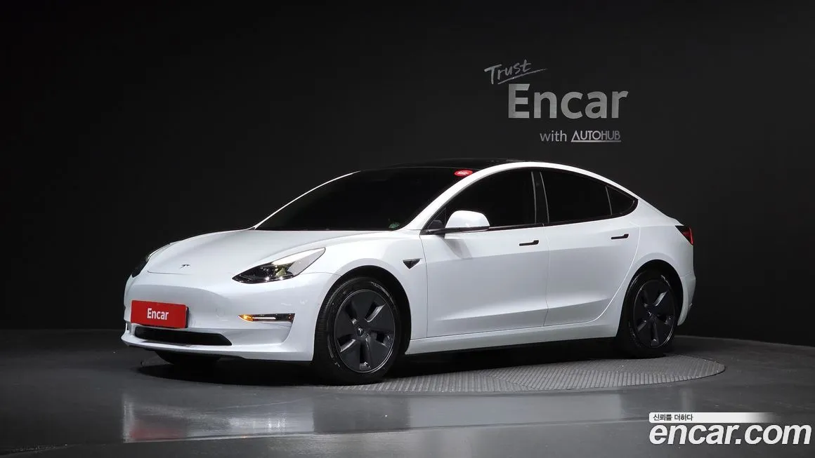 Tesla Model 3 — фото 1