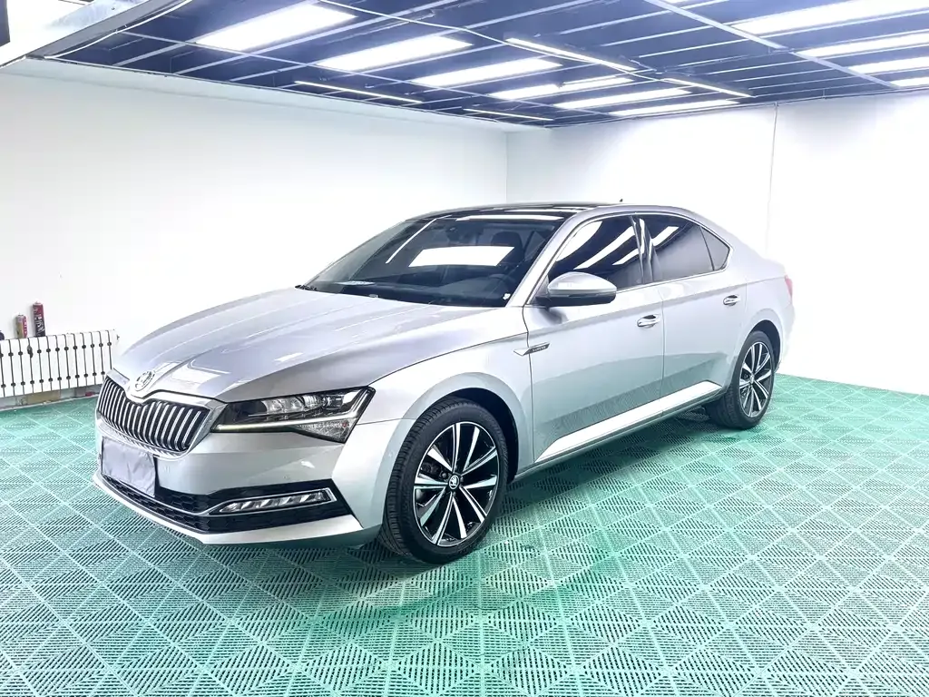 Skoda Superb — фото 1