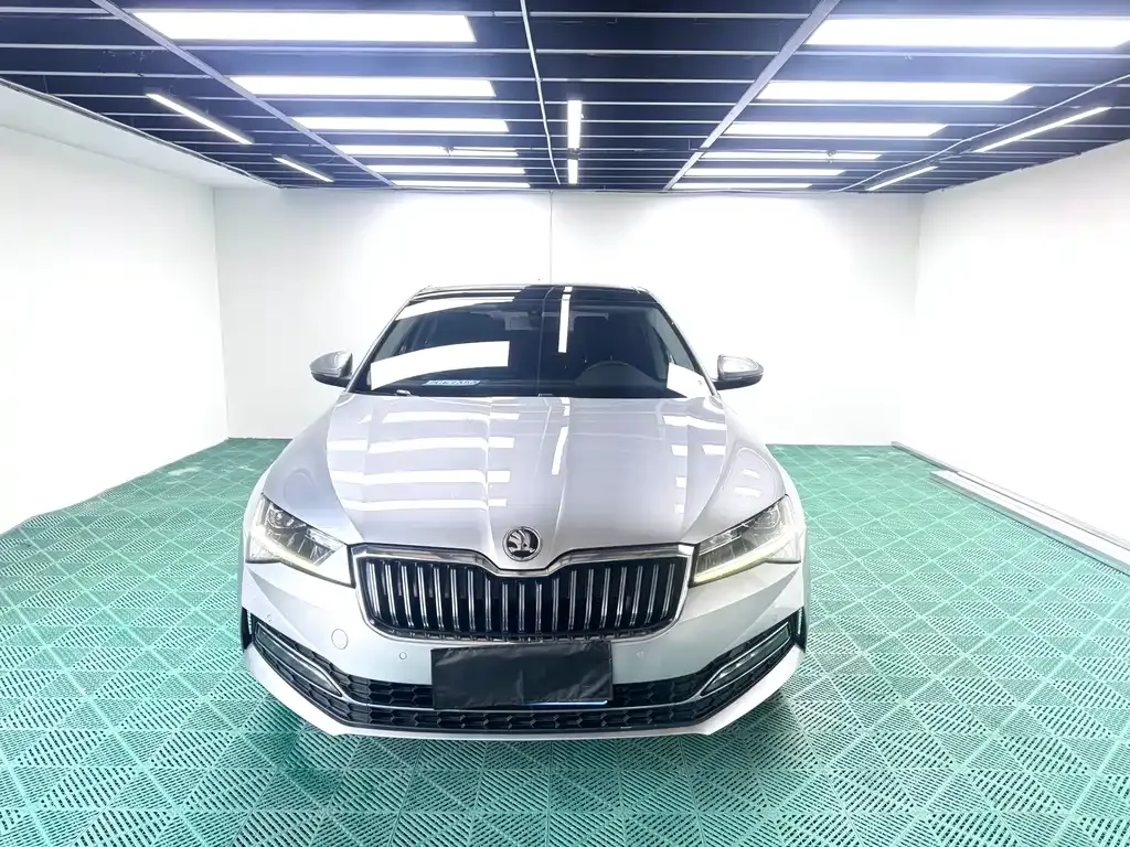 Skoda Superb — фото 7