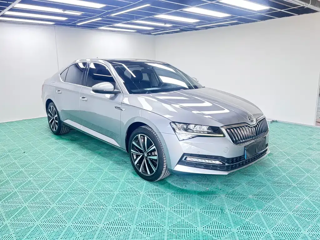 Skoda Superb — фото 8